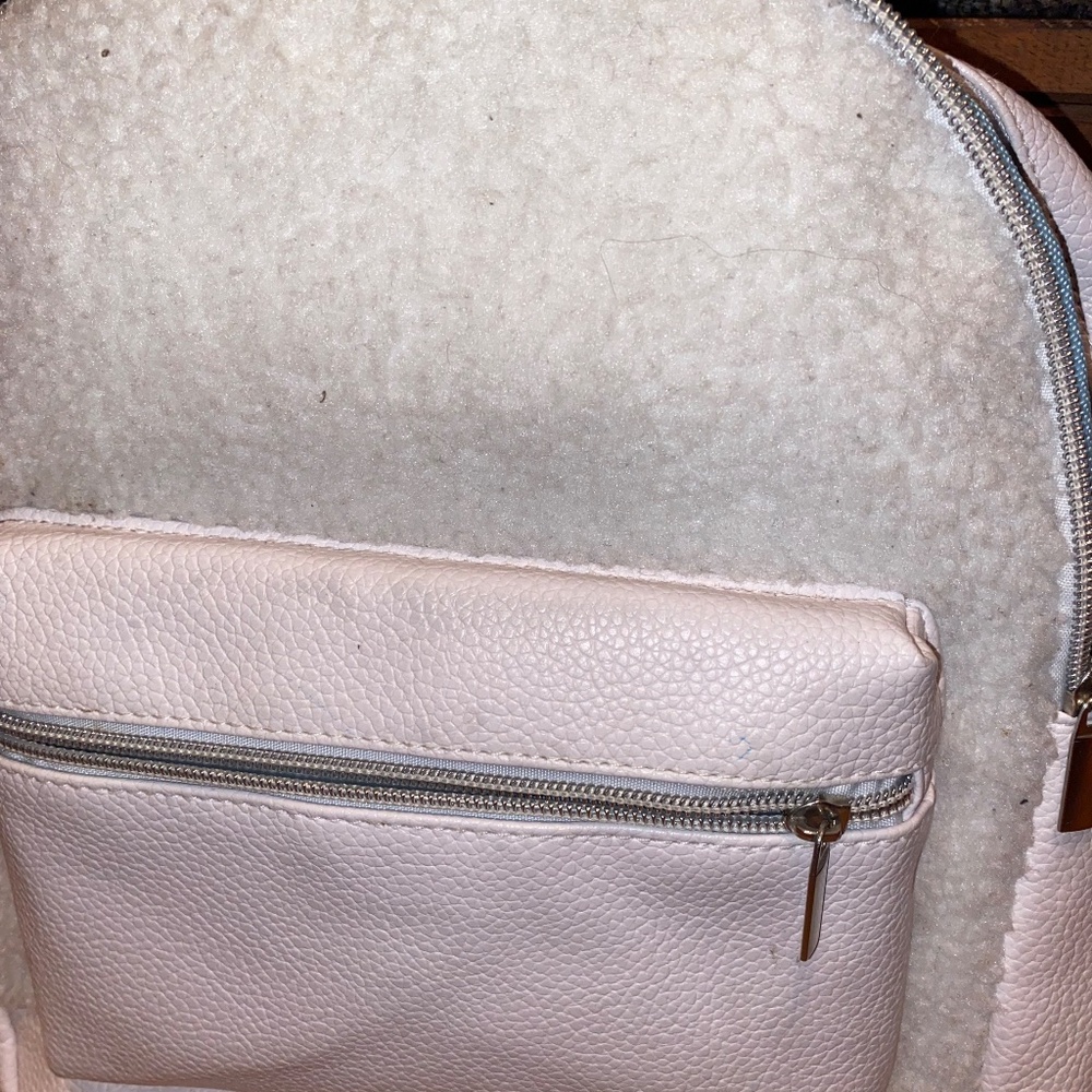backpack - Picture 3 of 6